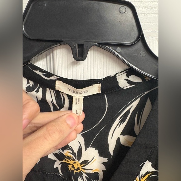 Maurices Floral Zipper Pocket Sheer Blouse Size Large - Picture 4 of 4